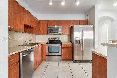 Снять в аренду таунхаус в Мирамар, Флорида 2 спальни, 121.98м2, № 1964045 - фото 5