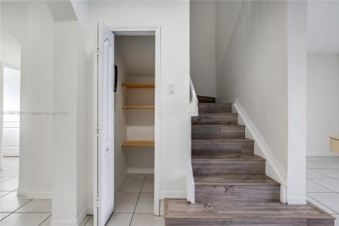 Снять в аренду таунхаус в Мирамар, Флорида 2 спальни, 121.98м2, № 1964045 - фото 12