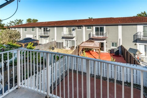 Снять в аренду таунхаус в Мирамар, Флорида 2 спальни, 121.98м2, № 1964045 - фото 26