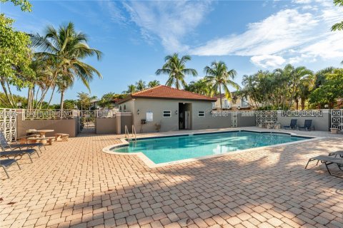 Снять в аренду таунхаус в Мирамар, Флорида 2 спальни, 121.98м2, № 1964045 - фото 29