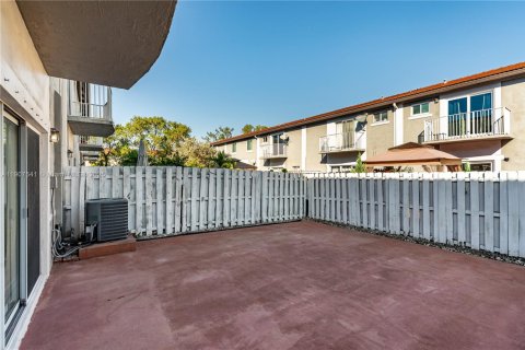 Снять в аренду таунхаус в Мирамар, Флорида 2 спальни, 121.98м2, № 1964045 - фото 24