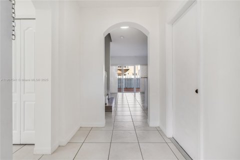 Снять в аренду таунхаус в Мирамар, Флорида 2 спальни, 121.98м2, № 1964045 - фото 8