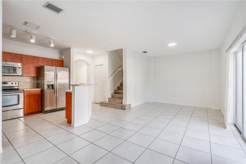 Снять в аренду таунхаус в Мирамар, Флорида 2 спальни, 121.98м2, № 1964045 - фото 7