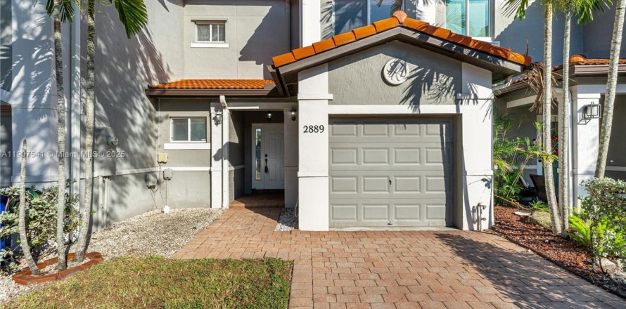 Таунхаус в Мирамар, Флорида 2 спальни, 121.98м2 № 1964045