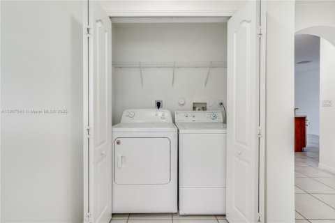 Снять в аренду таунхаус в Мирамар, Флорида 2 спальни, 121.98м2, № 1964045 - фото 11