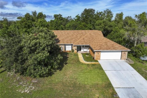 Villa ou maison à DeBary, Floride 4 chambres, 178.56 m2 № 2360689