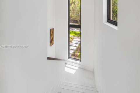 House in Miami, Florida 4 bedrooms, 281.59 sq.m. № 2172510 - photo 21