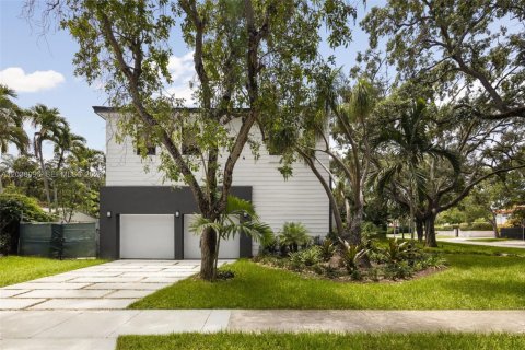 House in Miami, Florida 4 bedrooms, 281.59 sq.m. № 2172510 - photo 28