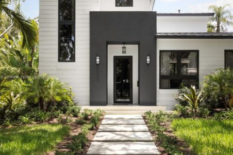 House in Miami, Florida 4 bedrooms, 281.59 sq.m. № 2172510 - photo 27