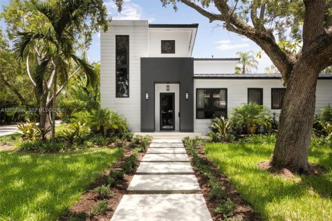 House in Miami, Florida 4 bedrooms, 281.59 sq.m. № 2172510 - photo 26