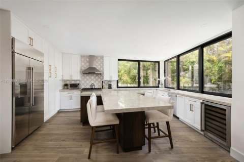 House in Miami, Florida 4 bedrooms, 281.59 sq.m. № 2172510 - photo 3