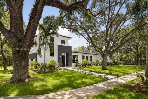 House in Miami, Florida 4 bedrooms, 281.59 sq.m. № 2172510 - photo 29