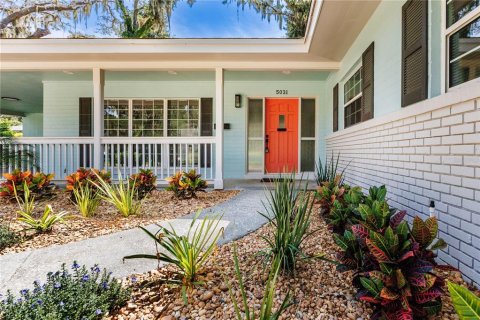 House in Belle Isle, Florida 3 bedrooms, 141.03 sq.m. № 1918475 - photo 2