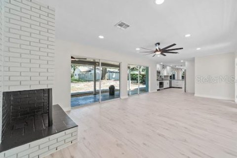 House in Belle Isle, Florida 3 bedrooms, 141.03 sq.m. № 1918475 - photo 3