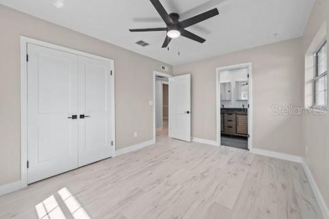 House in Belle Isle, Florida 3 bedrooms, 141.03 sq.m. № 1918475 - photo 6