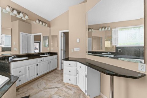 House in Windermere, Florida 5 bedrooms, 277.5 sq.m. № 1580533 - photo 24