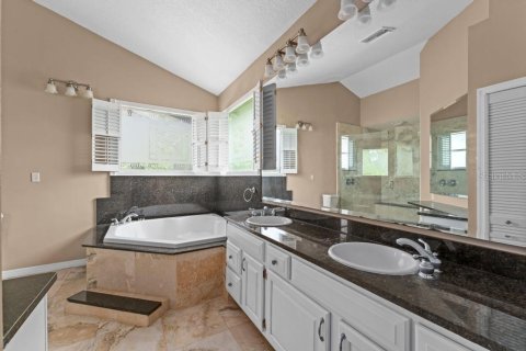House in Windermere, Florida 5 bedrooms, 277.5 sq.m. № 1580533 - photo 21