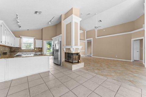 House in Windermere, Florida 5 bedrooms, 277.5 sq.m. № 1580533 - photo 12