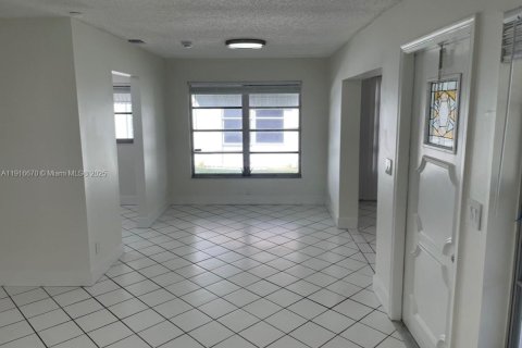 Copropriété à louer à Plantation, Floride: 2 chambres, 103.49 m2 № 1972615 - photo 9