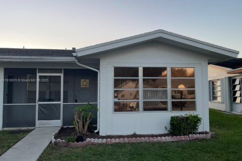 Copropriété à louer à Plantation, Floride: 2 chambres, 103.49 m2 № 1972615 - photo 1