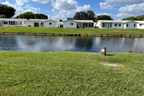 Copropriété à louer à Plantation, Floride: 2 chambres, 103.49 m2 № 1972615 - photo 2