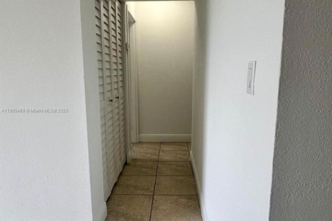 Снять в аренду кондоминиум в Дорал, Флорида 1 спальня, 75.25м2, № 1979585 - фото 8