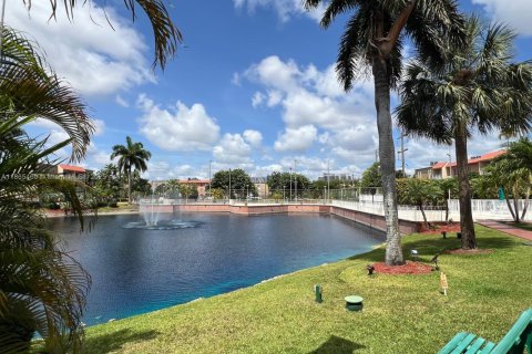 Снять в аренду кондоминиум в Дорал, Флорида 1 спальня, 75.25м2, № 1979585 - фото 28