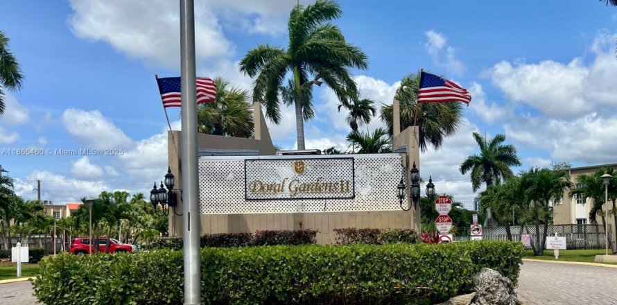 Кондоминиум с 1 спальней в Дорал, Флорида № 1979585