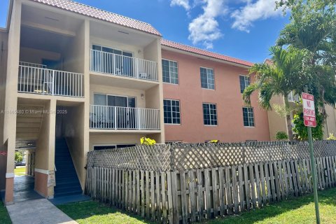 Снять в аренду кондоминиум в Дорал, Флорида 1 спальня, 75.25м2, № 1979585 - фото 17