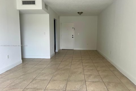 Снять в аренду кондоминиум в Дорал, Флорида 1 спальня, 75.25м2, № 1979585 - фото 9
