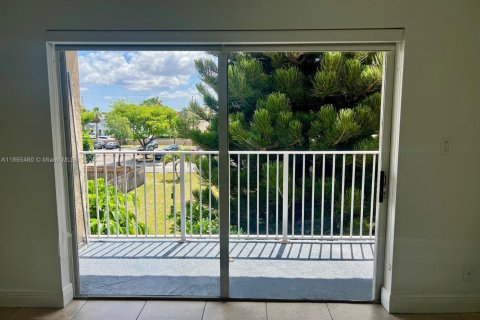 Снять в аренду кондоминиум в Дорал, Флорида 1 спальня, 75.25м2, № 1979585 - фото 3