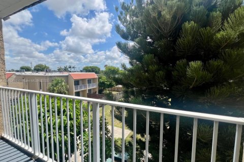 Снять в аренду кондоминиум в Дорал, Флорида 1 спальня, 75.25м2, № 1979585 - фото 14