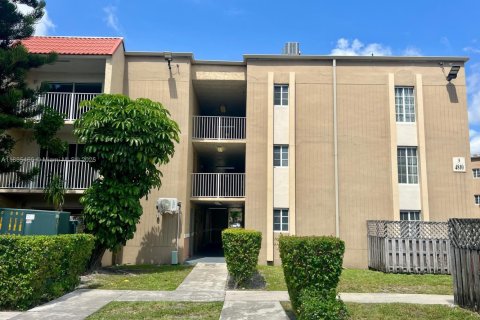 Снять в аренду кондоминиум в Дорал, Флорида 1 спальня, 75.25м2, № 1979585 - фото 19