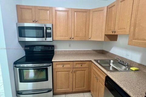 Снять в аренду кондоминиум в Дорал, Флорида 1 спальня, 75.25м2, № 1979585 - фото 13