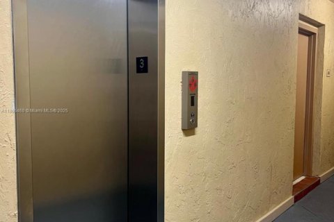 Снять в аренду кондоминиум в Дорал, Флорида 1 спальня, 75.25м2, № 1979585 - фото 16