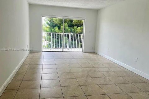 Снять в аренду кондоминиум в Дорал, Флорида 1 спальня, 75.25м2, № 1979585 - фото 2