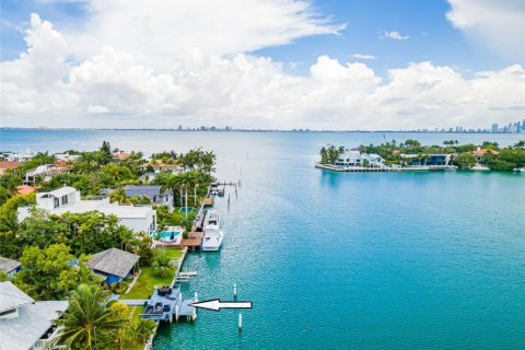 House in Key Biscayne, Florida 4 bedrooms, 301.1 sq.m. № 1770246 - photo 3