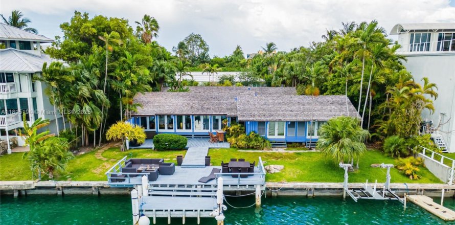 House in Key Biscayne, Florida 4 bedrooms, 301.1 sq.m. № 1770246