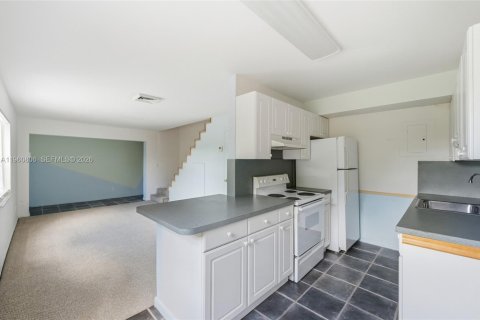 Copropriété à vendre à Wilton Manors, Floride: 2 chambres, 76.92 m2 № 2022036 - photo 12