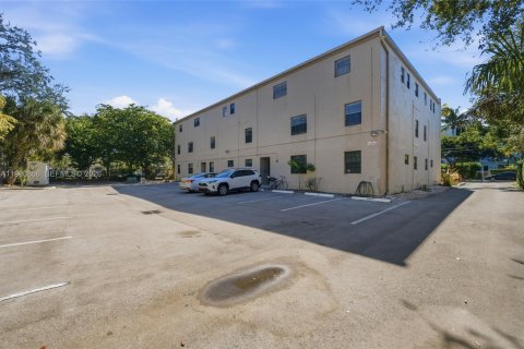 Copropriété à vendre à Wilton Manors, Floride: 2 chambres, 76.92 m2 № 2022036 - photo 29