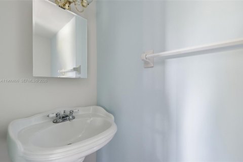 Copropriété à vendre à Wilton Manors, Floride: 2 chambres, 76.92 m2 № 2022036 - photo 13