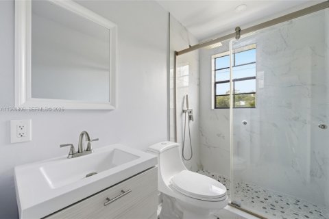 Copropriété à vendre à Wilton Manors, Floride: 2 chambres, 76.92 m2 № 2022036 - photo 14
