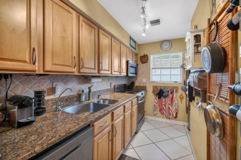 Commercial property in Lauderdale-by-the-Sea, Florida 199.28 sq.m. № 2243392 - photo 28