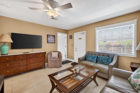 Commercial property in Lauderdale-by-the-Sea, Florida 199.28 sq.m. № 2243392 - photo 12