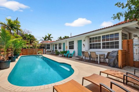 Commercial property in Lauderdale-by-the-Sea, Florida 199.28 sq.m. № 2243392