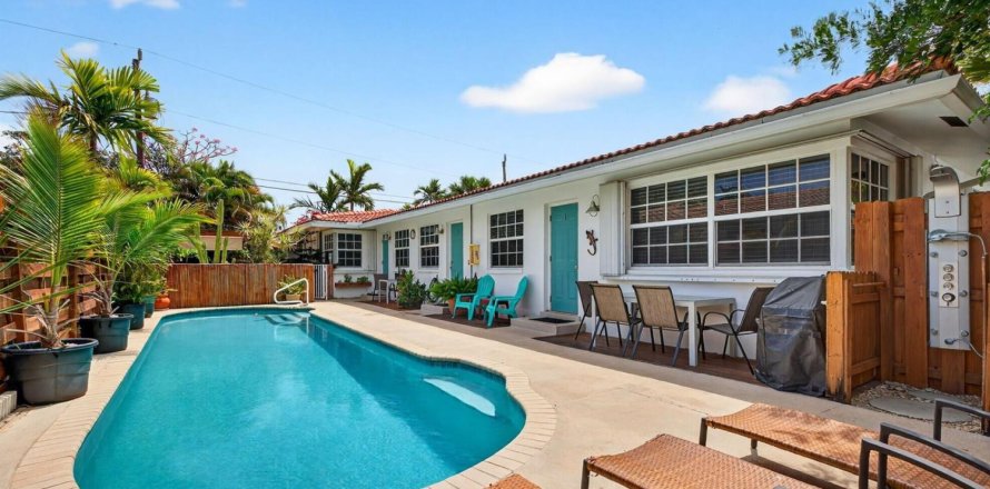 Commercial property in Lauderdale-by-the-Sea, Florida 199.28 sq.m. № 2243392