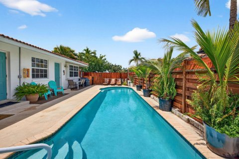 Commercial property in Lauderdale-by-the-Sea, Florida 199.28 sq.m. № 2243392 - photo 4
