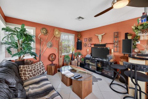 Commercial property in Lauderdale-by-the-Sea, Florida 199.28 sq.m. № 2243392 - photo 24