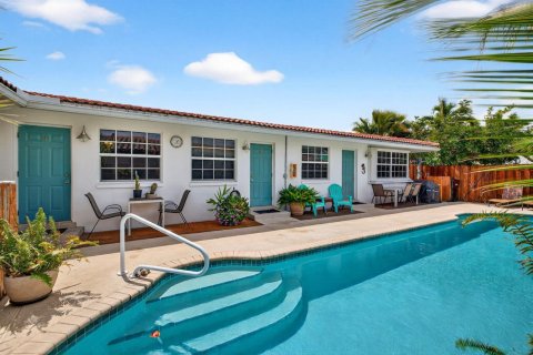 Commercial property in Lauderdale-by-the-Sea, Florida 199.28 sq.m. № 2243392 - photo 2