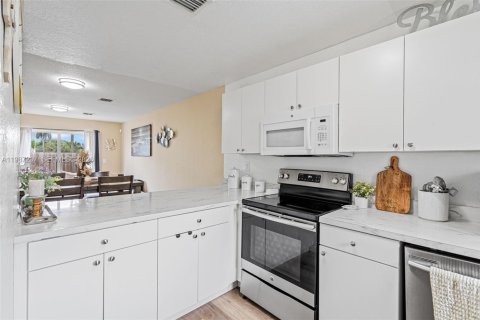 Купить таунхаус в Флорида-Сити, Флорида 2 спальни, 105.91м2, № 2048787 - фото 8